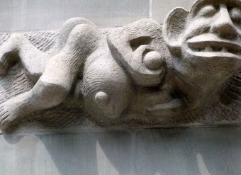 statue